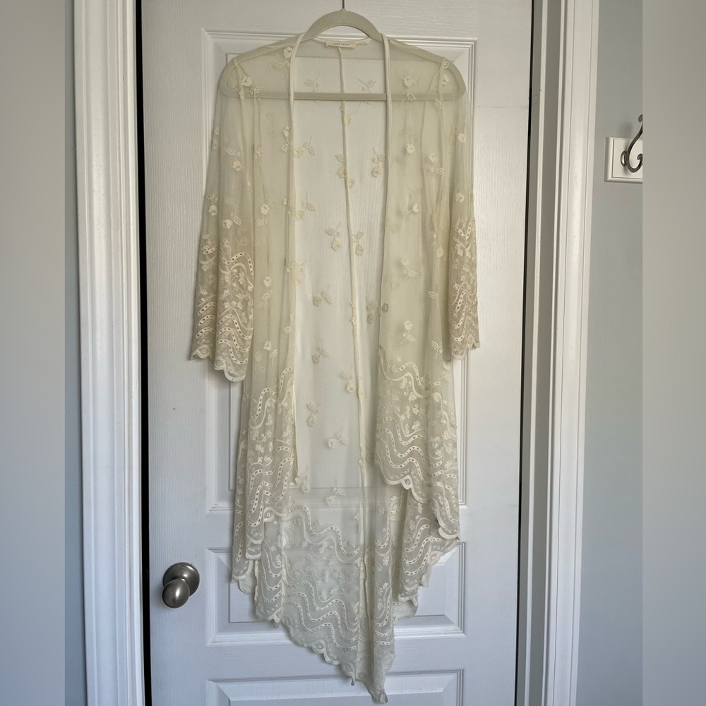 Floral Lace Size Small Cream Colored Lightweight Shawl